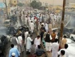 Pakistan'da cami çıkışında bombalı saldırı