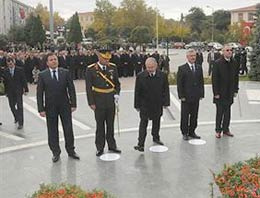 Geçit töreninde dansöz oynatılmıyor! 