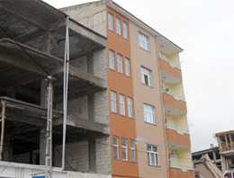 Van Erciş'teki bu iki bina 'pes' dedirtti