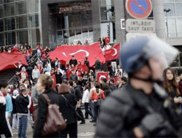 Paris'te PKK'lılar Türkler'e saldırdı!