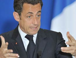 Partisi Sarkozy'e bayrak açtı 