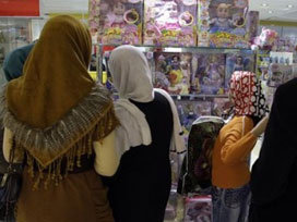 İran'da Barbie satan dükkanlar kapatıldı