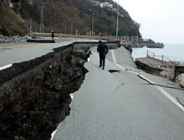 Karadeniz sahil yolu yine çöktü
