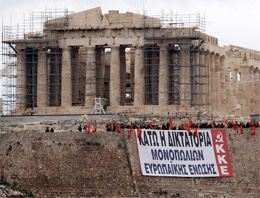 Protestolar Akropolis'e uzandı