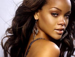 Rihanna Whitney Houston'ı canlandıracak!