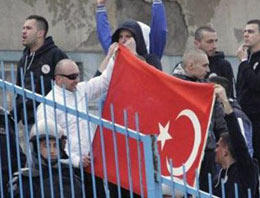 Türk bayrağı açılınca ortalık karştı