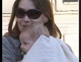 Sarkozy'nin bebeği ilk kez görüntülendi