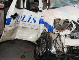 Polis aracı devrildi:1 polis şehit