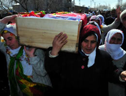 PKK'lı cenazesinde tuhaf sahneler