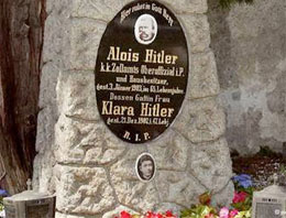 Hitler'in mezar taşları söküldü