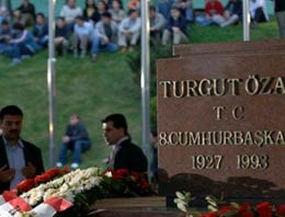 Turgut Özal mezarı başında anılıyor!