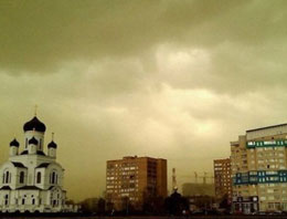 Yeşil bulutlar Moskovalıları korkuttu