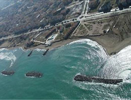Çakma tsunami yüzlerce evi haritadan sildi