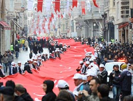2 kilometrelik  Türk bayrağı açacaklar