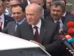 Direksiyona geçen Bahçeli'den espri