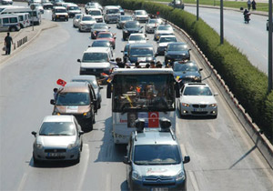 İzmir'de 10 bin araçlık Türkçe konvoy