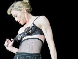 Madonna Obama için çırılçıplak kalacak!