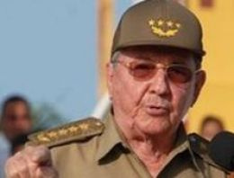 Castro 5 yıl daha Küba'nın başında