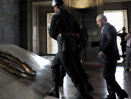 CHP'den Anıtkabir'e anlamlı ziyaret