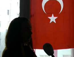 Türk bayrağı asan genç kızı darp ettiler