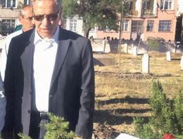 Bülent Arınç 56 yıl sonra o mezarda