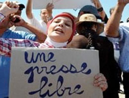 Tunus demokraside zorlu dönemde!