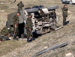 Ardahan'da askeri araç devrildi