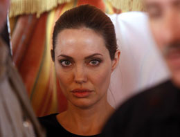 Angelina Jolie doğru mu yaptı?