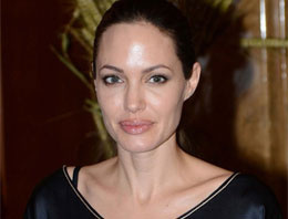 Angelina Jolie'ye seks kasedi şoku!