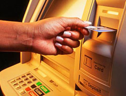 ATM'de işlem yaparken dikkatli olun