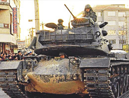 Tankları yürüten paşa tutuklandı 