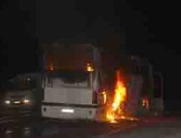 PKK işçi taşıyan otobüsü ateşe verdi