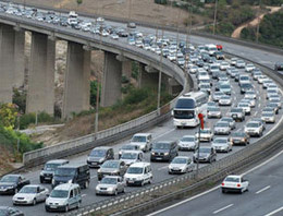 Dikkat! Tatilciler trafiği felç etti