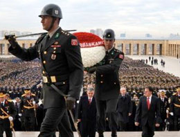 Anıtkabir'de buz gibi tören!