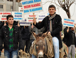 Ulaşım sorununu eşekle çözdüler