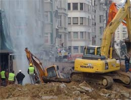 Taksim'de su borusunu patlattılar