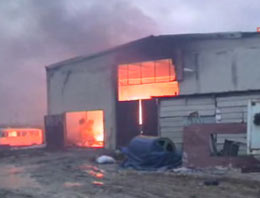 Karton fabrikası cayır cayır yandı