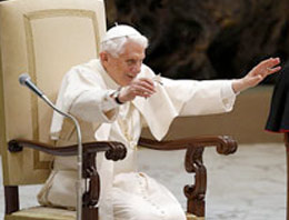 Papa istifasının nedenini böyle açıkladı