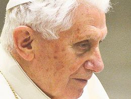 Papa'nın istifa nedeni gay lobisi mi?
