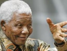 Mandela yine tedavi altında