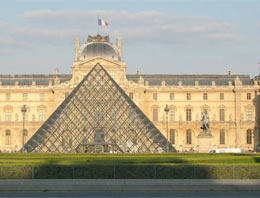 Louvre çalışanlarından ilginç protesto