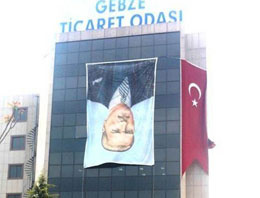 Atatürk posterini ters astılar!