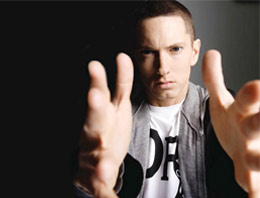 Eminem sosyal medya devine dava açtı