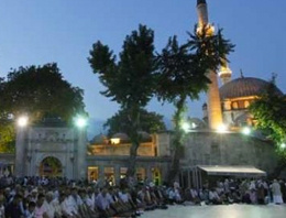 Eyüp dün gece Kabe'yi aratmadı!