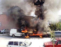 Sıcaktan trafo patladı araçlar yandı