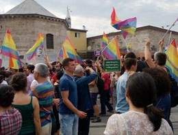 Taksim'de renkli LGBT yürüyüşü