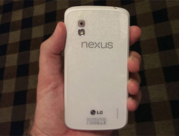 Nexus 4 yine Play Store'da!