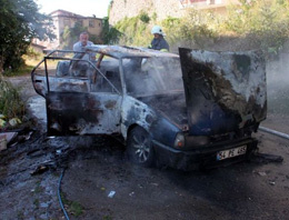 Küçük çocuk otomobili yaktı