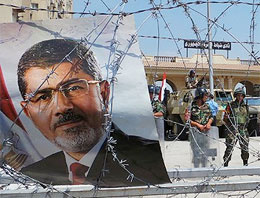 Mursi'nin suçu Gazze'ye yardım etmek!