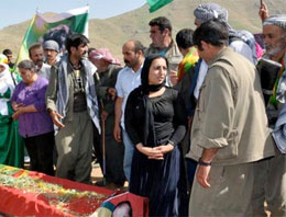 PKK'lı cenazesinde silahlı PKK'lılar